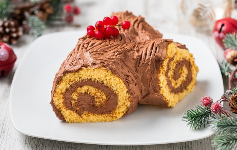 Weihnachtsbaumstamm mit Rindenmuster aus Ganache