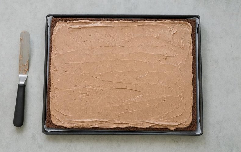 Biskuit mit Nutellacreme bestrichen