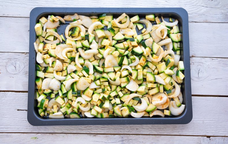 Leichte Beilage: Zucchini und Zwiebeln aus dem Ofen